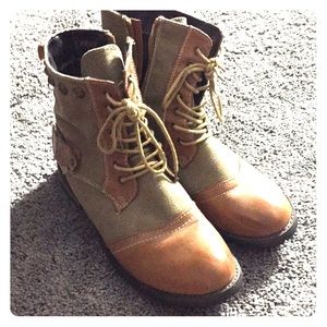 Combat boots